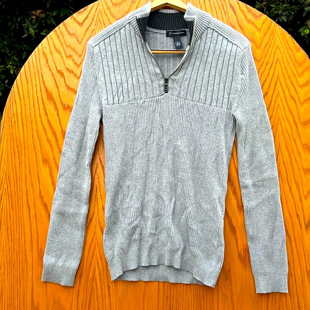Gray sweater with a zipper at the chest and collar
